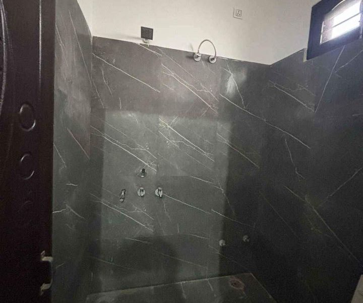 4BHK Kothi 102y pay 2lac